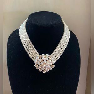 Generous pearls necklace good for girlfriend gift or holiday gifts